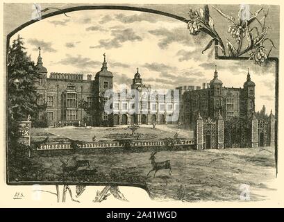 'Avant de Hatfield House', 1898. Hatfield House Construit en 1611 par Robert Cecil, comte de Salisbury et ministre principal du roi James I, avec des jardins aménagés par John Tradescant l'ancien. À partir de "notre propre pays, Volume II". [Cassell et Company, Limited, Londres, Paris &AMP ; Melbourne, 1898] Banque D'Images