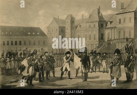 Le départ de Napoléon de Fontainebleau, 20 avril 1814, (1921). 'Les Adieux De L'Empereur un fils Arm&# xe9;e &# xe0 ; Fontainebleau'. L'Empereur Napoléon, debout au centre de la cour du palais de Fontainebleau, dit adieu à sa vieille garde, et saisit un drapeau de combat qui lui sont présentés par deux soldats. La défaite à la bataille de Leipzig et l'invasion de la France par les Alliés ont abouti à l'abdication de Napoléon, le 11 avril. Par le Traité de Fontainebleau il est exilé et accordé la souveraineté de l'île d'Elbe. Gravure faite en 1815. À partir de "Napoléon", par Raymon Banque D'Images