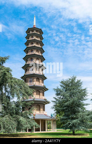 Rénovation Grande pagode à Royal Botanic Gardens, Kew Gardens sur une journée d'été, Richmond, Londres. Banque D'Images