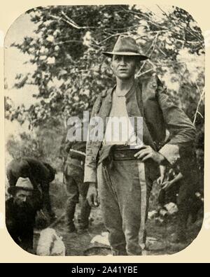 'Jour, Lieutenant des troupes "K" Rough Riders : au camp après bataille', Guerre hispano-américaine, juin 1898, (1899). Soldat de la 1ère Cavalerie volontaire des États-Unis à Cuba. À partir de "La Petite J'ai vu de Cuba" par Burr McIntosh, avec des photographies de l'auteur. (En 1898, l'acteur américain et journaliste William Burr McIntosh est allé à Cuba pour couvrir la guerre hispano-américaine pour "Leslie's Weekly" comme journaliste et photographe). [F. Tennyson Neely, Londres &AMP ; New York, 1899] Banque D'Images