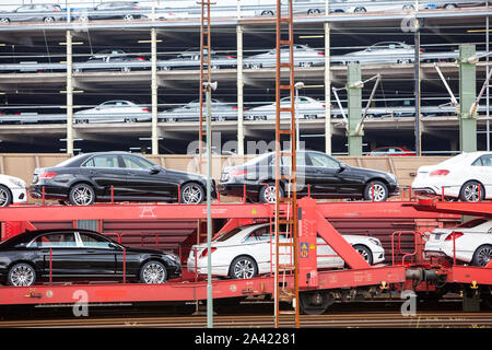 Expédition de voiture, port de Bremerhaven, ville hanséatique libre de Brême, Allemagne, Europe Banque D'Images