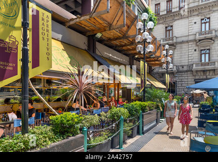 Sidewalk cafe sur l'Avenida Cordoba dans le centre-ville, Buenos Aires, Argentine Banque D'Images