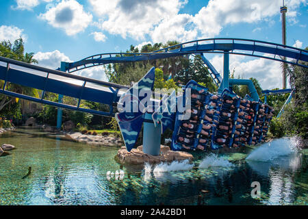 Orlando, Floride. Le 30 septembre 2019. Les gens s'amusant Manta Ray rollercoaster à Seaworld Banque D'Images