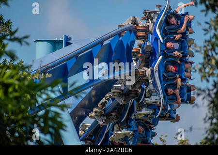 Orlando, Floride. Le 30 septembre 2019. Les gens s'amusant Manta Ray rollercoaster à Seaworld Banque D'Images