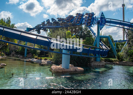 Orlando, Floride. Le 30 septembre 2019. Les gens s'amusant Manta Ray rollercoaster à Seaworld Banque D'Images