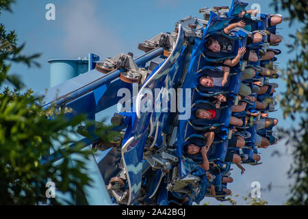 Orlando, Floride. Le 30 septembre 2019. Les gens s'amusant Manta Ray rollercoaster à Seaworld Banque D'Images