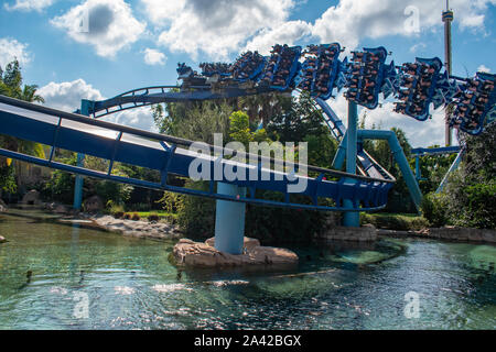 Orlando, Floride. Le 30 septembre 2019. Les gens s'amusant Manta Ray rollercoaster à Seaworld Banque D'Images