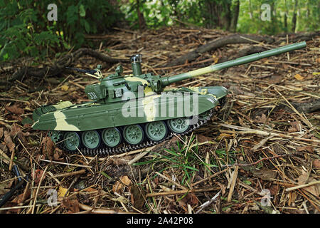 Camouflage vert tank T-72, side view Banque D'Images
