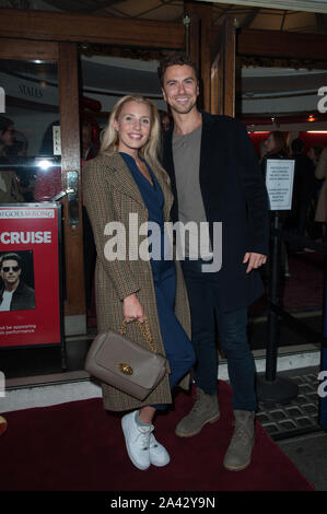 Vu arriver pour la pièce qui se passe mal 5ème anniversaire célébration à la Duchess Theatre de Londres. Avec : Richard Fleeshman 10.09.19 Où : London, Royaume-Uni Quand : 10 Sep 2019 Source : WENN.com Banque D'Images