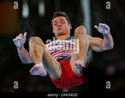 Stuttgart, Allemagne. Oct 11, 2019. Samuel Mikulak des Etats-Unis d'Amérique en compétition dans l'exercice de plancher pour les hommes au cours de la 49e FIG Championnats du monde de gymnastique artistique à la Fondation Hanns Martin Schleyer Halle à Stuttgart, Allemagne. Ulrik Pedersen/CSM/Alamy Live News Banque D'Images