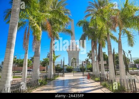 Façade du Colegio Alvaro Obregon et Monument à Navojoa, Sonora. Álvaro Obregón Salido était un militaire et homme politique mexicain qui a participé à la Banque D'Images