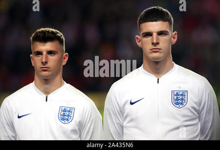 L'Angleterre Mount Mason (à gauche) et Declan Rice au cours de l'UEFA Euro 2020, un match de qualification du groupe à Sinobo Stadium, Prague. Banque D'Images