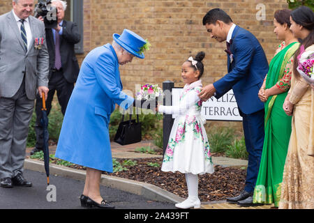 11 Octobre 2019. Londres, Royaume-Uni. La reine Elizabeth II visite Haig Housing Trust pour ouvrir un nouveau développement de 70 maisons. Banque D'Images