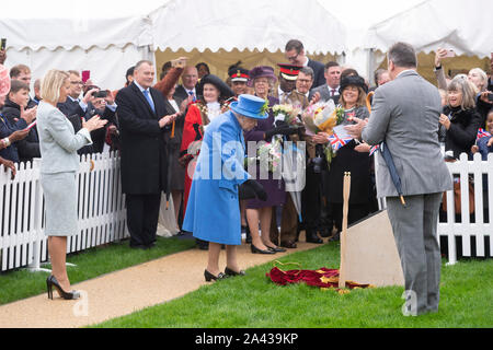 11 Octobre 2019. Londres, Royaume-Uni. La reine Elizabeth II visite Haig Housing Trust pour ouvrir un nouveau développement de 70 maisons. Banque D'Images