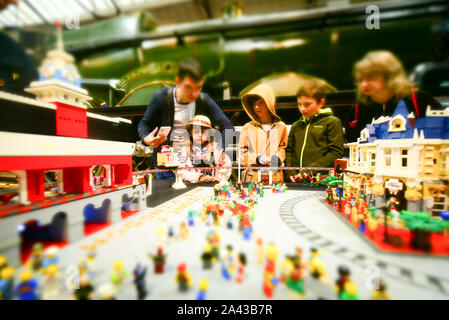 La vapeur - Museum of the Great Western Railway, Swindon, Wiltshire, Royaume-Uni. 5 octobre, 2019. Les amateurs de Lego à la fois jeunes et vieux se rassemblent à la grande Wester Banque D'Images