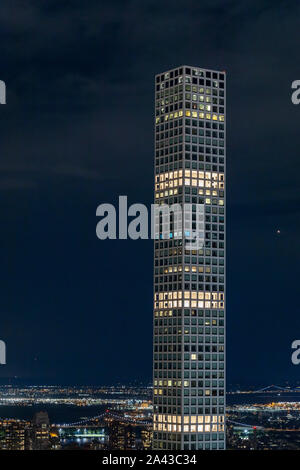 New York, USA. 10 Oct, 2019. Photo prise du haut de la roche du Rockefeller Center montre 432 Park Avenue à New York, États-Unis, le 10 octobre 2019. Credit : Muzi Li/Xinhua/Alamy Live News Banque D'Images