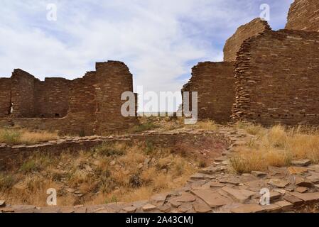 Blocs de chambres, Kiva, Pueblo Pintado (900-1250s), de 3 à 4 étages, grande maison, Chaco Canyon, NM 61465 190914 Banque D'Images