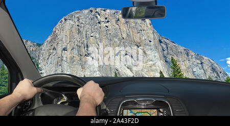 Conduire une voiture en direction d'El Capitan, montagne emblématique de Yosemite National Park, California, USA Banque D'Images