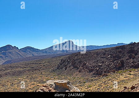 La nature. Les montagnes. Sac à dos. La liberté. Les nuages. Tenerife. Volcan. Au-dessus des nuages. Sky line. Banque D'Images