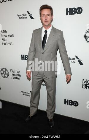 New York, NY, USA. Oct 11, 2019. Edward Norton aux arrivées de MOTHERLESS BROOKLYN en première mondiale au Festival du Film de New York (NYFF), Alice Tully Hall au Lincoln Center, New York, NY Le 11 octobre 2019. Crédit : Jason Mendez/Everett Collection/Alamy Live News Banque D'Images