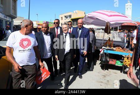 Candidat à l'élection présidentielle et chef de Cœur de la Tunisie Nabil Karoui vu lors de sa visite à la Ville de Bizerte après que la cour a ordonné sa libération en Tunisie. Banque D'Images