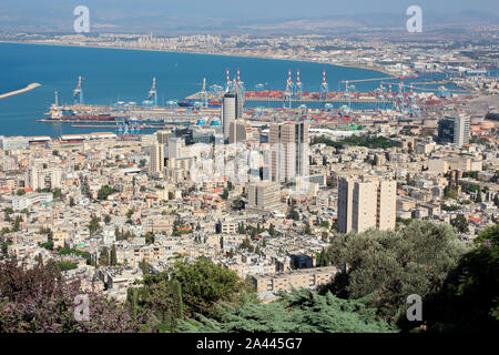 Paysage panoramique sur la ville de Haïfa - une ville portuaire en Israël Banque D'Images