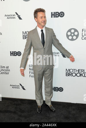 New York, NY - 11 octobre 2019 : Edward Norton s'occupe Motherless Brooklyn premiere pendant 57e Festival du Film de New York à l'Alice Tully Hall Banque D'Images