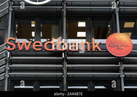 Göteborg, Suède. Oct 7, 2019. Groupe bancaire Nordique-baltique basée à Stockholm, en Suède, offrant des services bancaires de détail, la gestion d'actifs, services financiers et autres logo Swedbank AB vu dans Lindholmen Science Park, Göteborg. Credit : Karol Serewis SOPA/Images/ZUMA/Alamy Fil Live News Banque D'Images
