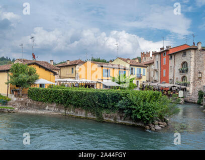 Valeggio sul Mincio Borghetto à la rivière Mincio au sud du lac Garda, Lac de Garde, Vénétie, Italie, Europe Banque D'Images