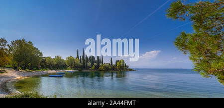 Plage Baia delle Sirene, Punta San Vigilio, Garda, Lac de Garde, Vénétie, Italie, Europe Banque D'Images