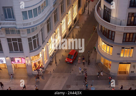 Boutiques et la rue vue d'en haut Banque D'Images