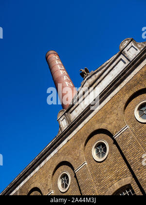 LONDRES, Royaume-Uni - 16 SEPTEMBRE 2018 : la cheminée de la brasserie Old Truman à Brick Lane Banque D'Images