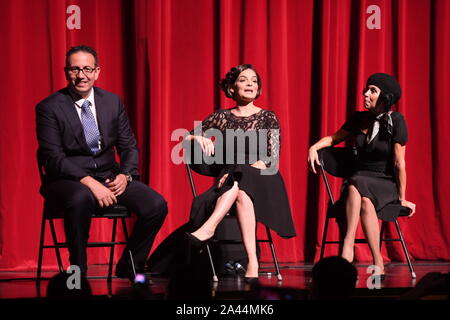 (De gauche) le réalisateur français Gil Marsalla, actrices Anne Carrere, Nathalie Lermitte et assister à une conférence de presse pour "musical PIAF ! Le Spectacle' dans Banque D'Images