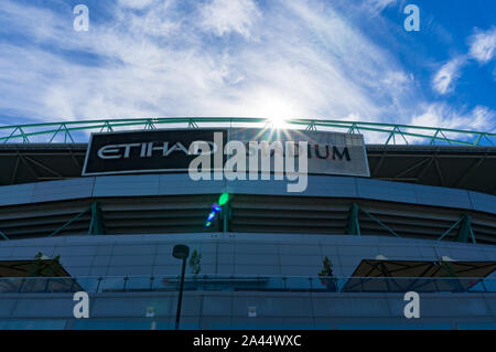 Melbourne, Australie - le 7 décembre 2016 : le stade Etihad avec ciel bleu et nuages pittoresque sur l'arrière-plan. Docklands, Melbourne, Victoria Banque D'Images