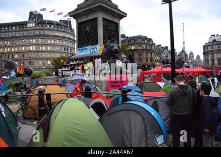 Extinction de la rébellion Trafalgar Square dans leur protestation contre le changement climatique plus de deux semaines en octobre 2019. Banque D'Images