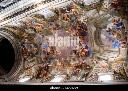Le plafond baroque d'art de l'église Saint Ignazio à Rome, Italie peint par Andrea Pozzo. Banque D'Images