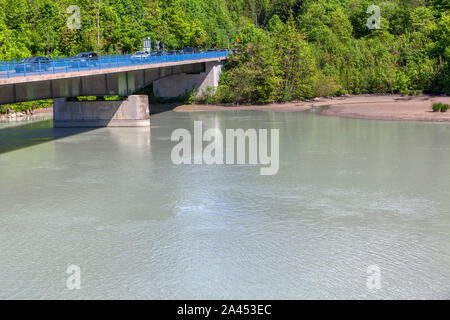 Pont sur la rivière Lech à Fussen ville , Allemagne Banque D'Images