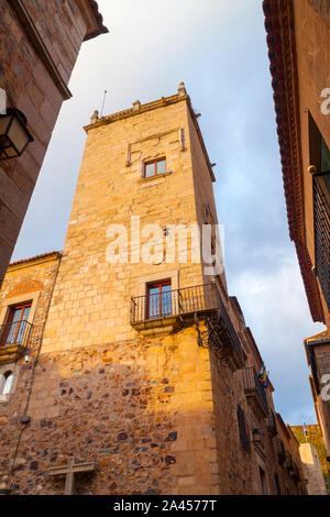 Parador de Turismo y Palacio de los Marqueses de Torreorgaz. Ciudad de Cáceres. L'Estrémadure. España. Banque D'Images