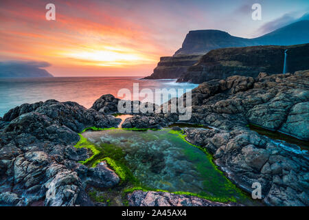 Gasadalur, cascade, l'île de Vagar et îles Féroé, Danemark, Europe Banque D'Images