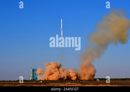 Lancé sur une longue marche-2D, fusée Yunhai-1 02 chaînes est envoyé en orbite prévue du Centre de lancement de satellites de Jiuquan dans la ville de Jiuquan, Banque D'Images