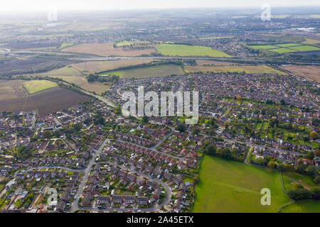 Photo aérienne de la ville de Castleford dans le district de Wakefield, dans le Royaume-Uni, montrant la vue sur le toit de l'UK typique rangées de maisons et de rues. Banque D'Images