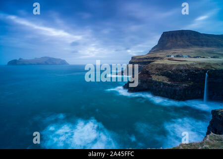 Gasadalur, cascade, l'île de Vagar et îles Féroé, Danemark, Europe Banque D'Images