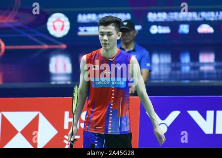 Joueur de badminton professionnel chinois Chen Long est en concurrence contre joueur de badminton professionnel malaisien Lee Zii Jia à la première série de Victor Chin Banque D'Images