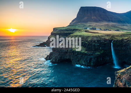 Gasadalur cascade, Vagar et, îles Féroé, Danemark, Europe Banque D'Images