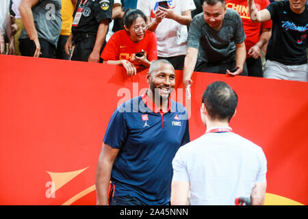 Ancien joueur de basket-ball Français Boris Diaw réagit comme il regarde le premier match de groupe G trouvé entre l'Allemagne et la France de l'équipe nationale de basket-ball Banque D'Images