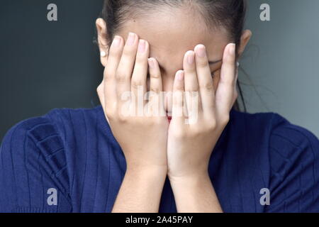 Une jeune fille honte Banque D'Images