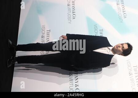 L'acteur et le modèle chinois Xu Kai assiste à l'événement promotionnel Tiffany Co. à Shanghai, Chine, 19 août 2019. Banque D'Images