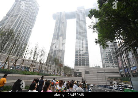 Avis de nouvel Chongqing Raffles City Shopping Square, investi par CapitaLand, l'un des plus importantes sociétés immobilières, à Chongqing, Chine, Banque D'Images