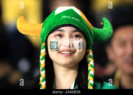 Un partisan de l'Irlande lors de la Coupe du Monde de Rugby 2019 extérieure une correspondance au stade Hakatanomori de Fukuoka. Banque D'Images