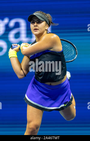 Bianca Andreescu du Canada en compétition dans la demi-finale des Femmes 2019 de l'US Open Tennis Championships. Banque D'Images